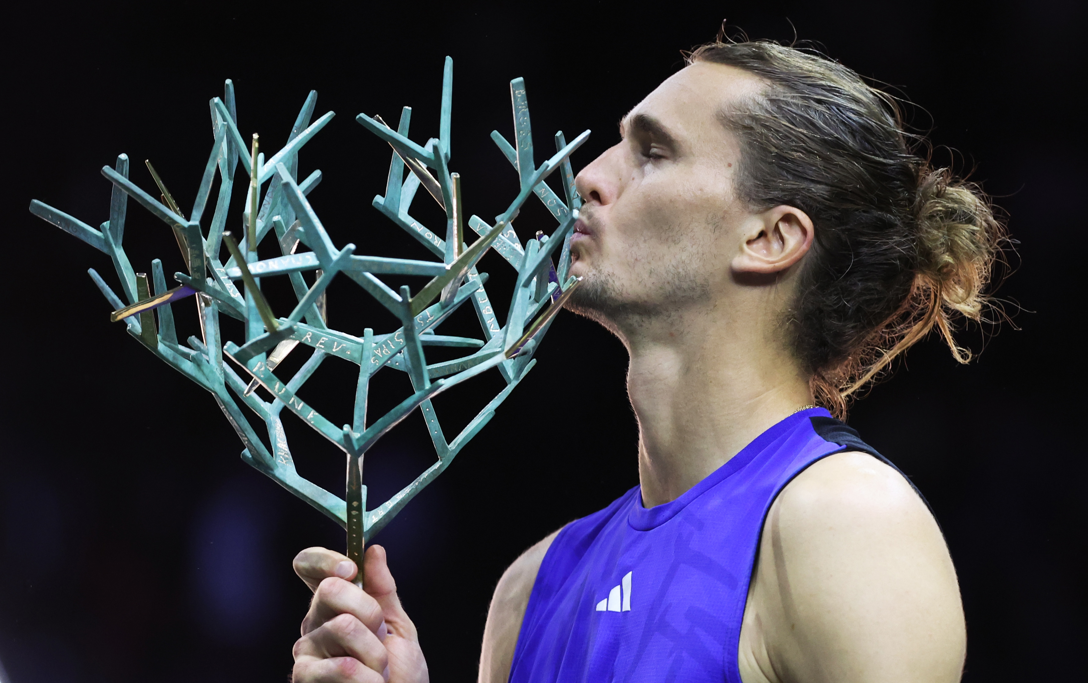 法国网球队绝地反击西班牙网球队，兹维列夫统治全场