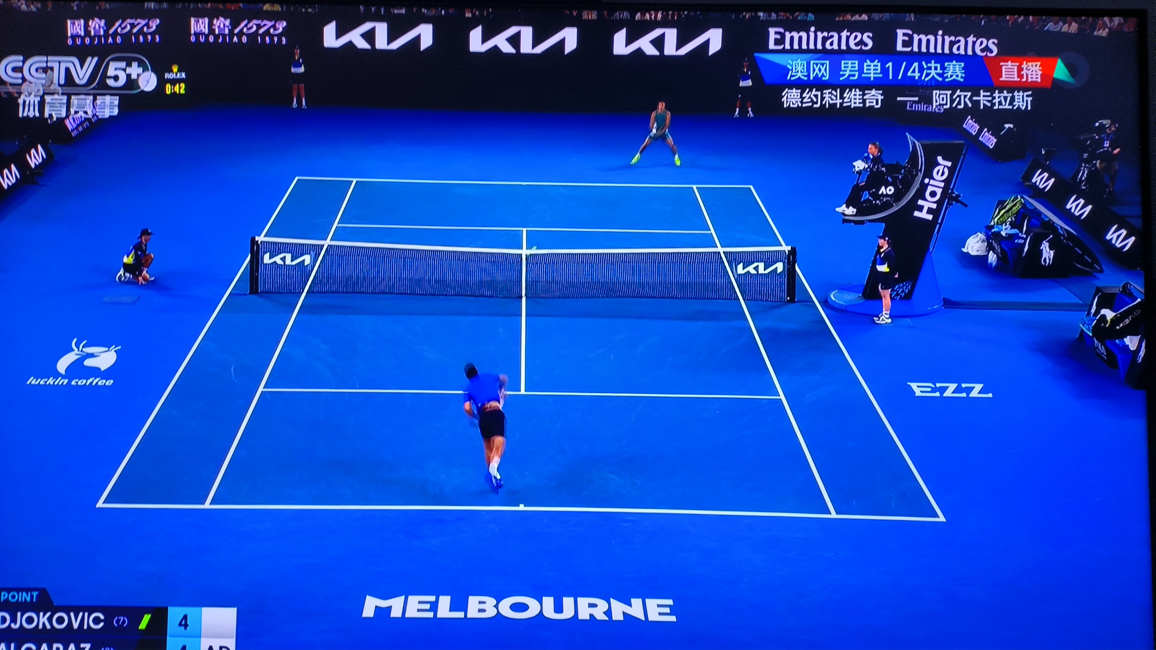 澳大利亚网球队鏖战德国网球队，阿尔卡拉斯制霸全场