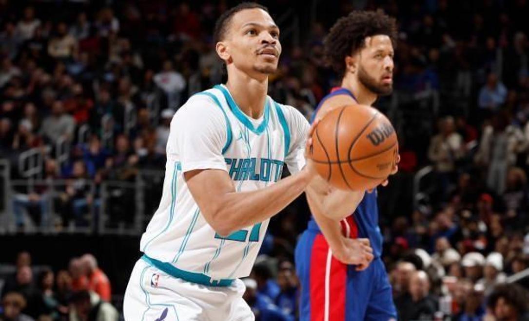 76人横扫立陶宛男篮，拉塞尔统治全场