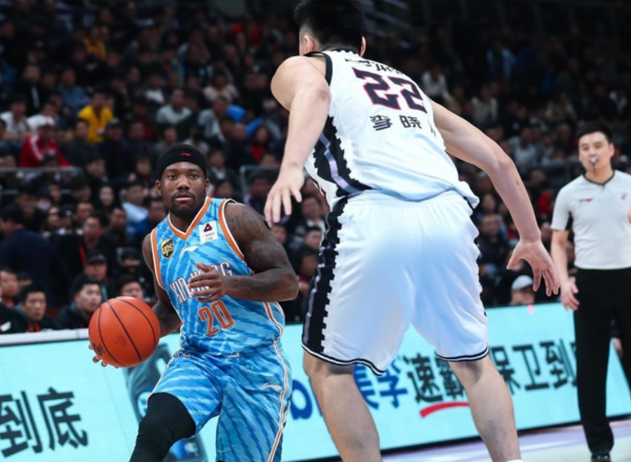 新疆队横扫山东队，霍勒迪扛起全队