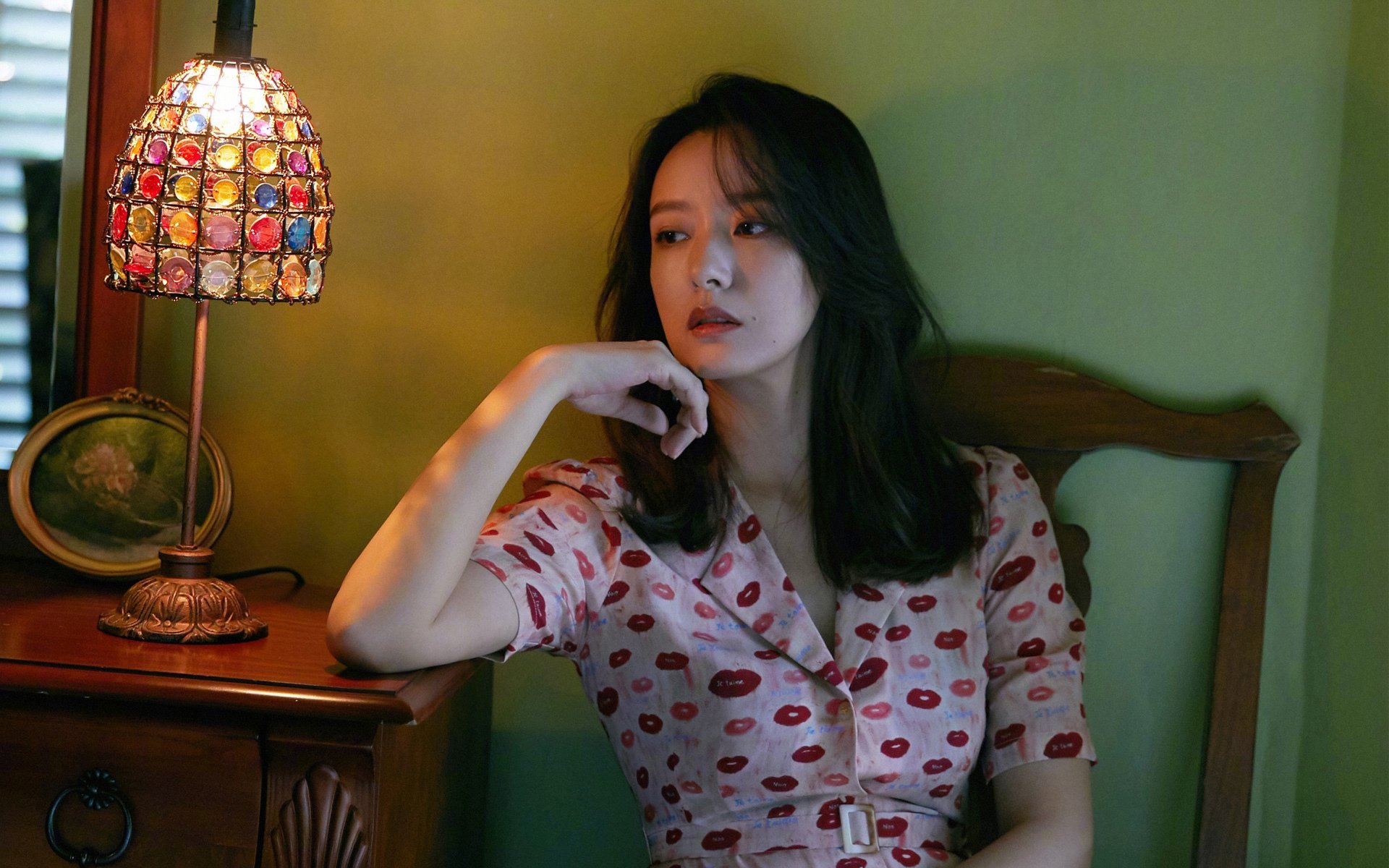 足球世界双星闪耀，厄瓜多尔友谊赛粉碎佛罗伦萨，德里赫特欧冠淘汰赛接管比赛