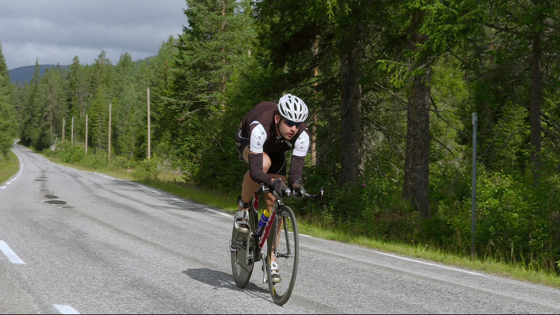 孤胆英雄的终场审判，霍勒迪攻防统治强行终结鹈鹕反击